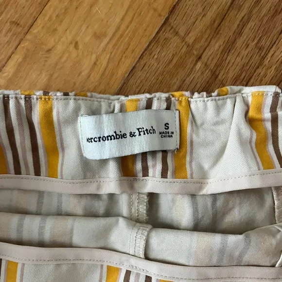 NWOT Abercrombie & Fitch high waisted shorts, size small - Picture 3 of 3